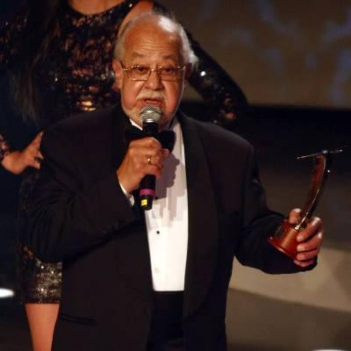 Carlos Muñoz recibió el premio a Mejor Actor de Reparto y un homenaje a su trayectoria en la televisión colombiana.(Foto: Colprensa/VANGUARDIA LIBERAL)