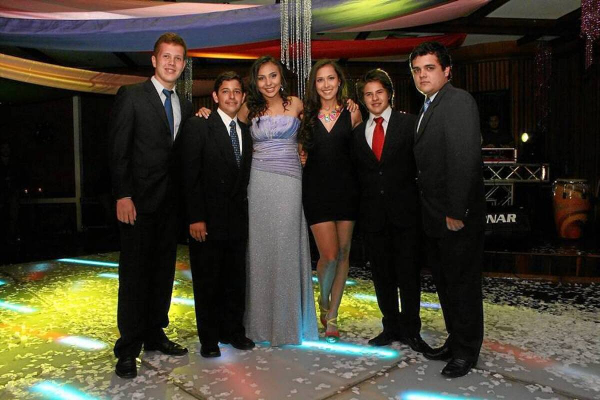 Santiago Herrera, Juan Sebastián Schneider, Paula Ximena Jaimes, María Juliana Parra, Nicolás Bermúdez y Jorge Mario Schneider. (Foto: Mauricio Betancourt / Vanguardia Liberal)