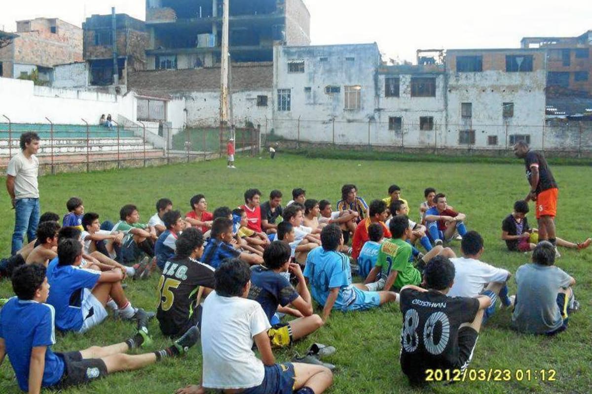 Entrenamientos dirigidos por el profesor Carlos William Palacios Marín, con miras a que los jóvenes que hacen parte de la escuela de formación escalen peldaños en equipos de talla nacional. (Foto: Suministrada/VANGUARDIA LIBERAL)