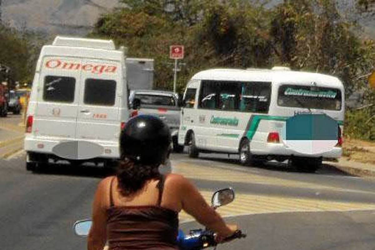 Hurtan dos vehículos de transporte público en la vía a Puerto Boyacá