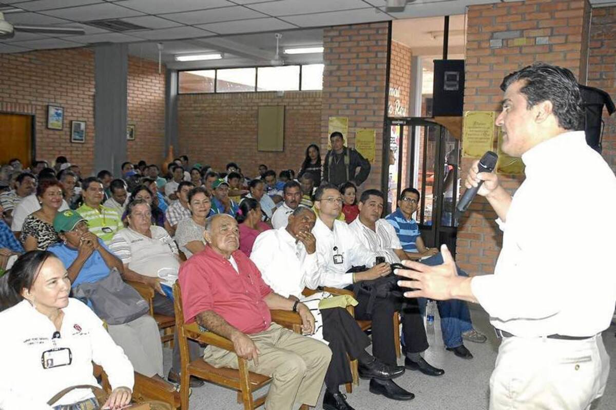 En las instalaciones de la Escuela Normal Superior Cristo Rey se dio la primera reunión convocada por la Alcaldía, dentro de su programa ‘Barrancabermeja Cuenta’, que pretende socializar el Plan de Desarrollo con los sectores poblacionales de la ciudad. (Foto: Edgar Pernett/VANGUARDIA LIBERAL)
