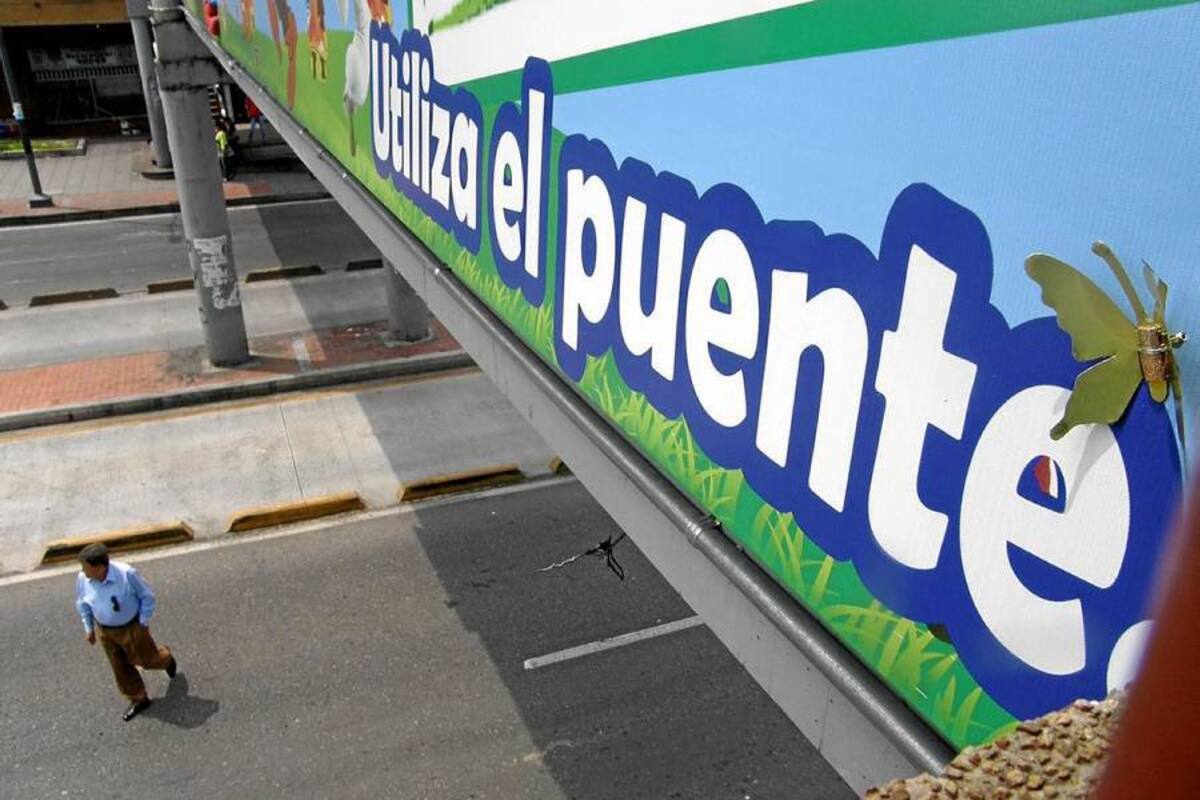 Bumangueses no usan los puentes peatonales (Foto: Foto: Javier Gutiérrez / VANGUARDIA LIBERAL)