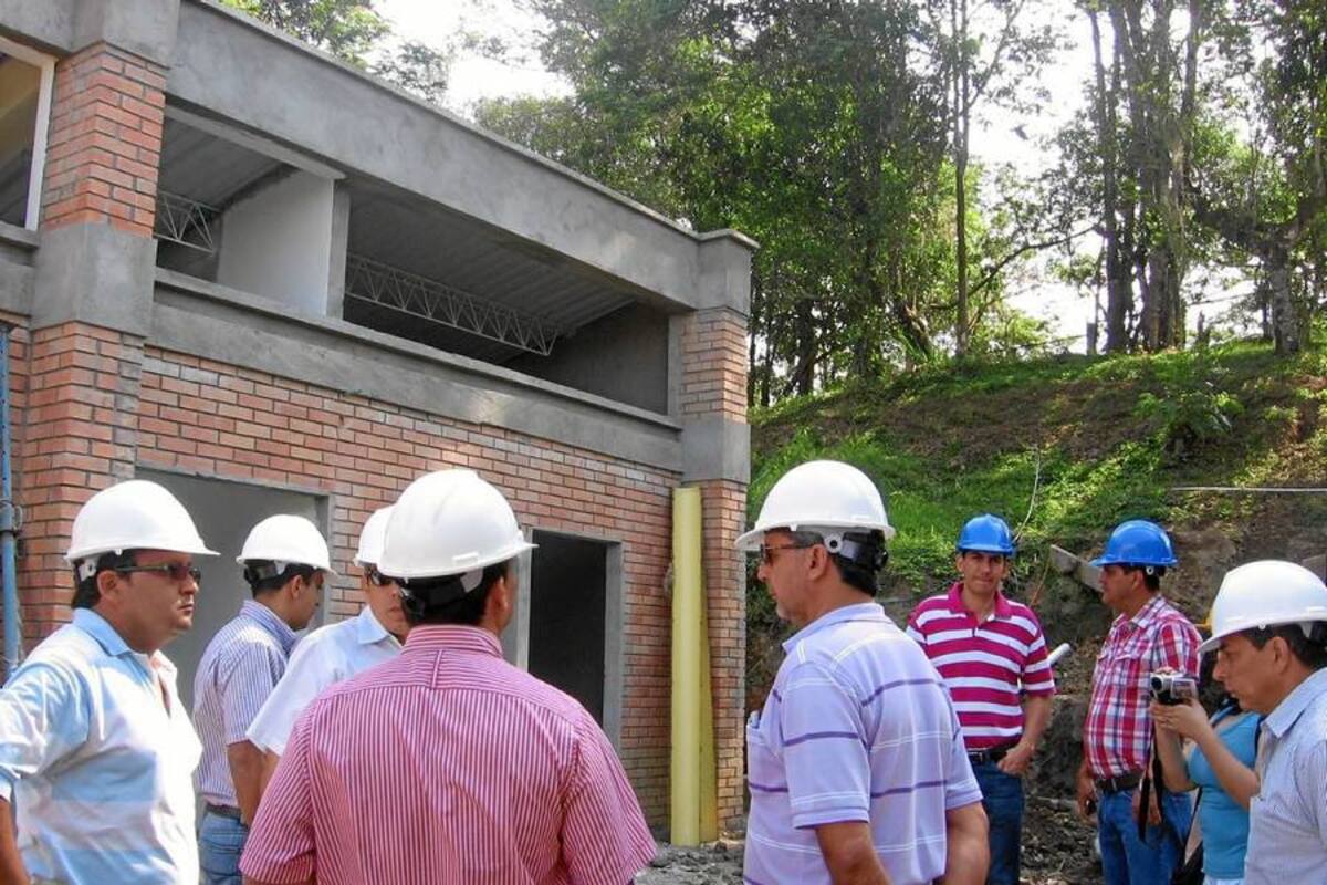 La remodelación del Instituto Técnico Industrial, así como la pavimentación de la vía Socorro-Páramo, la construcción de la central de urgencias del Hospital Regional Manuela Beltrán y el déficit en vivienda para el sector rural y barrios vulnerables, fueron otros aspectos a tratar entre los concejales del Socorro y el gobernador. (Foto: Archivo/VANGUARDIA LIBERAL)