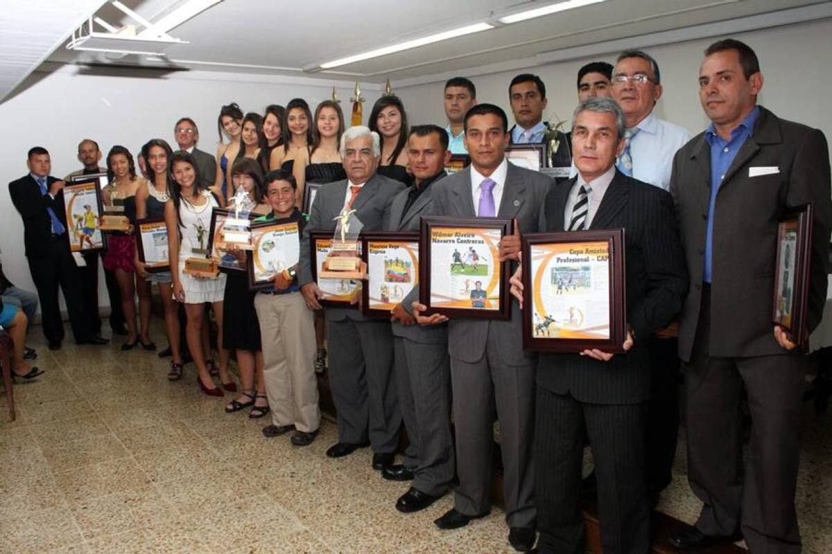 En esta imagen aparecen todos los galardonados en la ceremonia del Deportista del Año – Vanguardia Liberal 2010. (Foto: Archivo / VANGUARDIA LIBERAL)