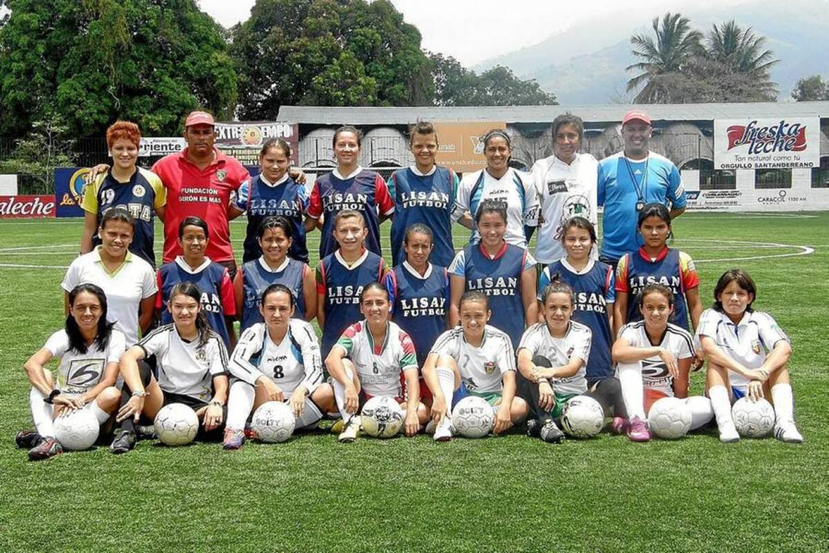 Esta es la selección femenina de Santander, que oficiará de local en el Zonal Nacional Femenino, en el que se entregarán dos cupos a Juegos Nacionales y para la final nacional del Campeonato de femenino de Colombia. (Foto: Javier Gutiérrez Pieruccini / VANGUARDIA LIBERAL)