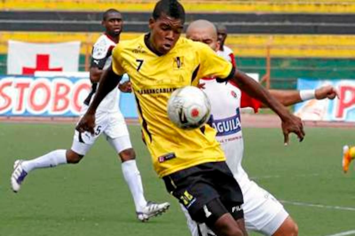 Yilmar Filigrana marcó el gol del triunfo de Alianza Petrolera sobre Cúcuta Deportivo, en un encuentro en el que los santandereanos fueron superiores. (Foto: Nelson Díaz / VANGUARDIA LIBERAL)