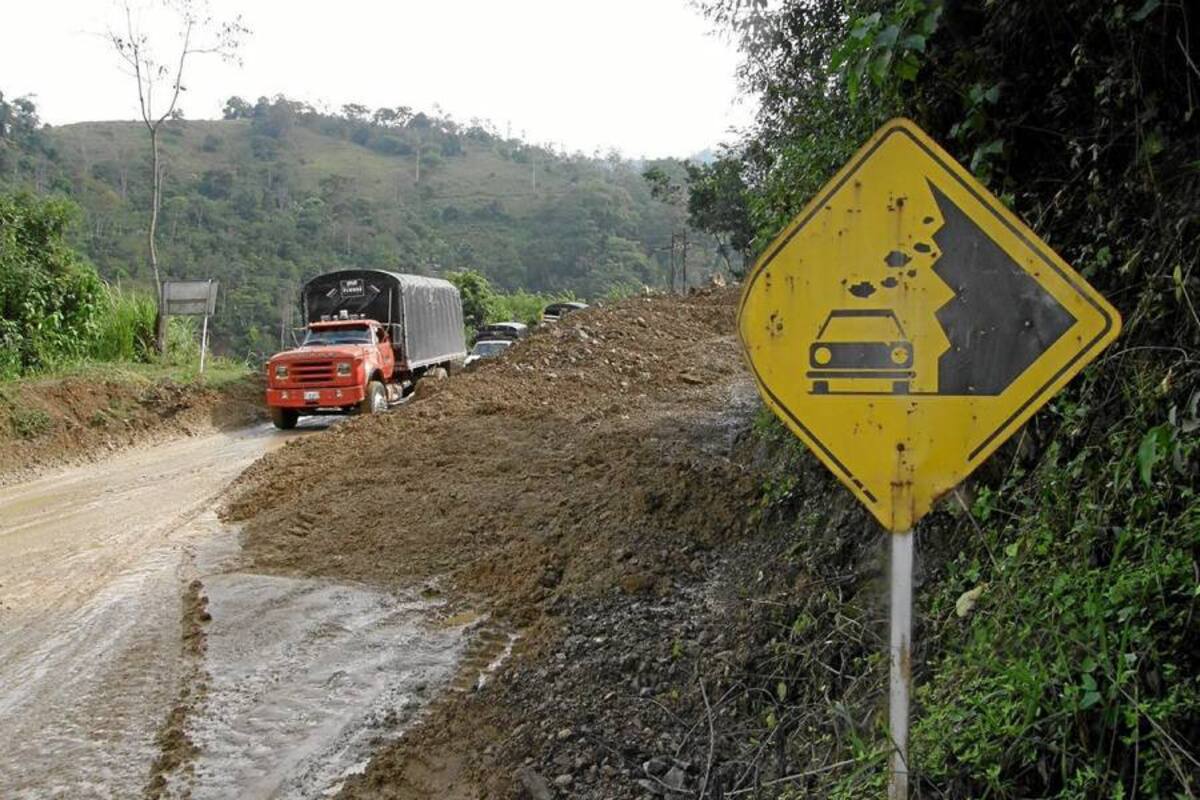 Vía a la Costa, la más susceptible a lluvias (Foto: Javier Gutiérrez/VANGUARDIA LIBERAL )