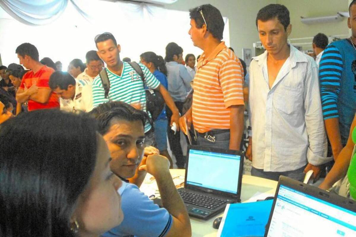 Hidrocarburos, avicultura, calzado, cuero y marroquinería, entre otros sectores económicos ofrecen vacantes de empleo para los santandereanos. (Foto: Archivo/VANGUARDIA LIBERAL)