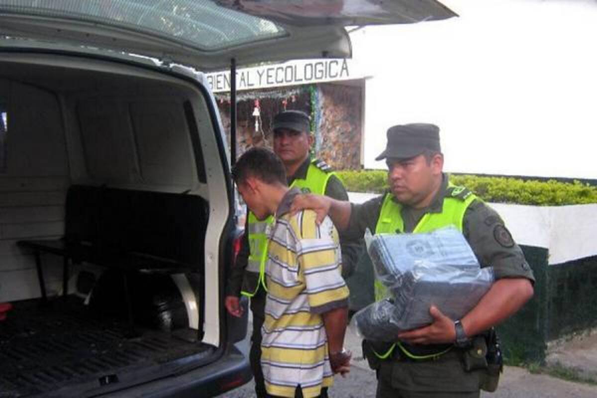 El capturado es uno de los más reconocidos expendedores de droga del barrio Girardot, en Bucaramanga.