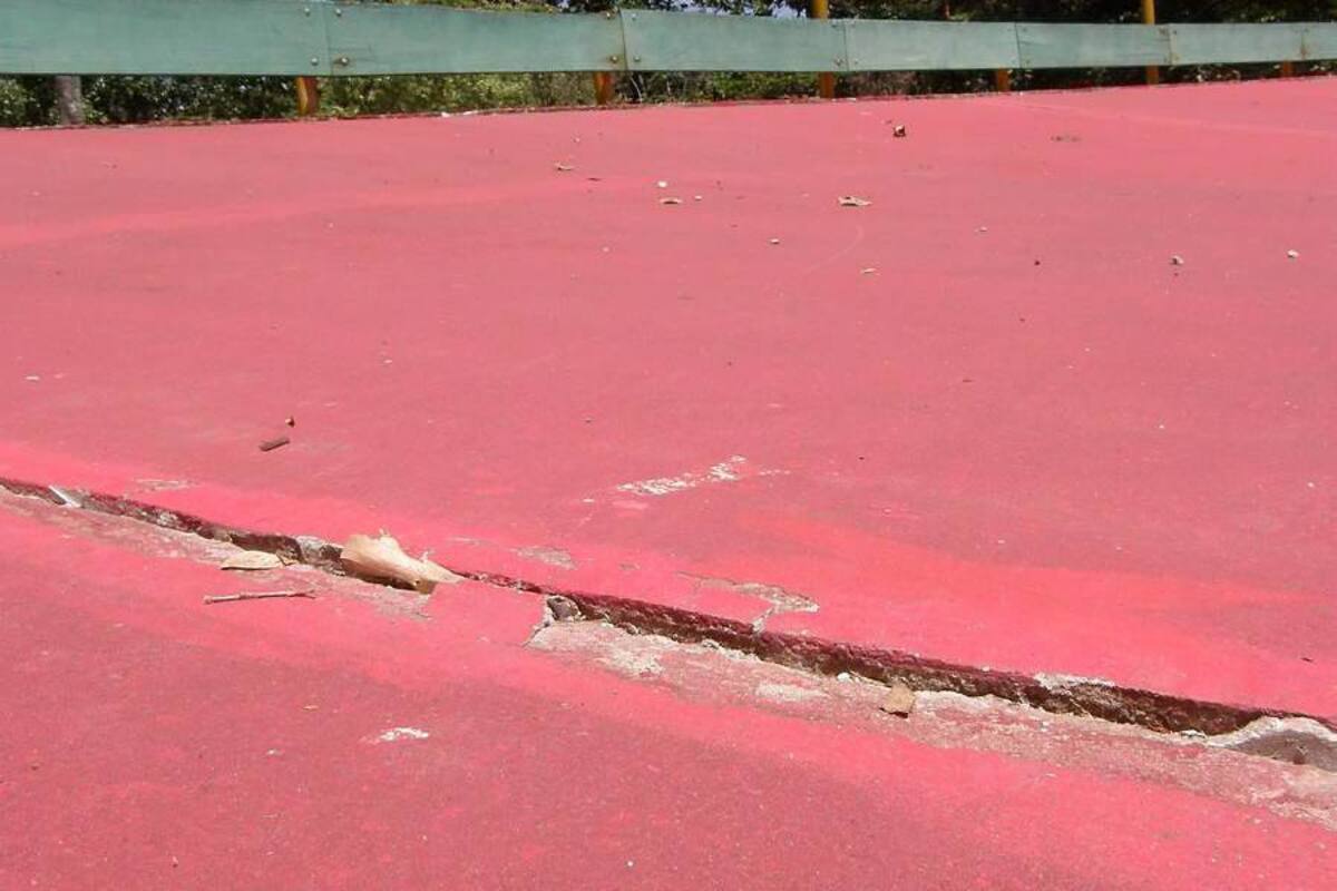 Labores de mejoramiento necesita el patinódromo para resanar estos tramos que son un peligro para los competidores (Foto: Edgar Omar Bustos A/ VANGUARDIA LIBERAL )