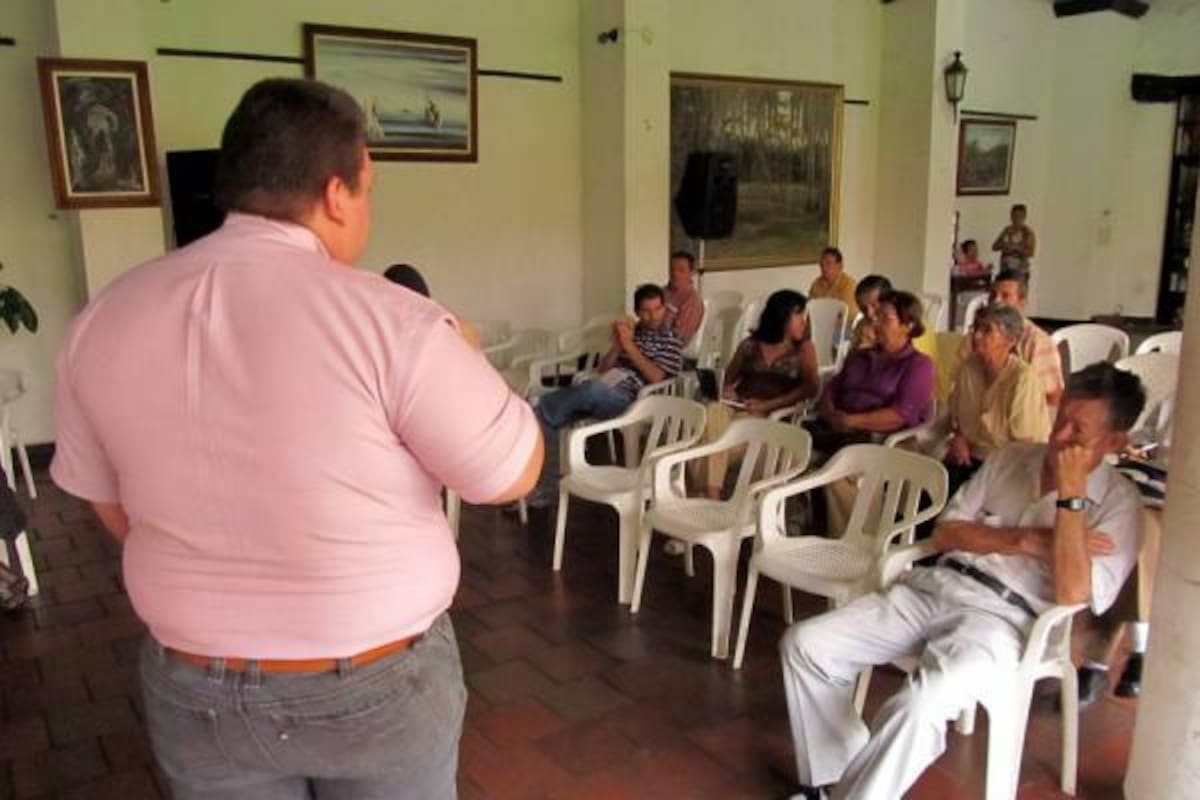 Menos de una docena de sangileños asistió a la jornada de socialización de nuevas tarifas de Acuasan.(Foto: Patricia Salazar/VANGUARDIA LIBERAL )