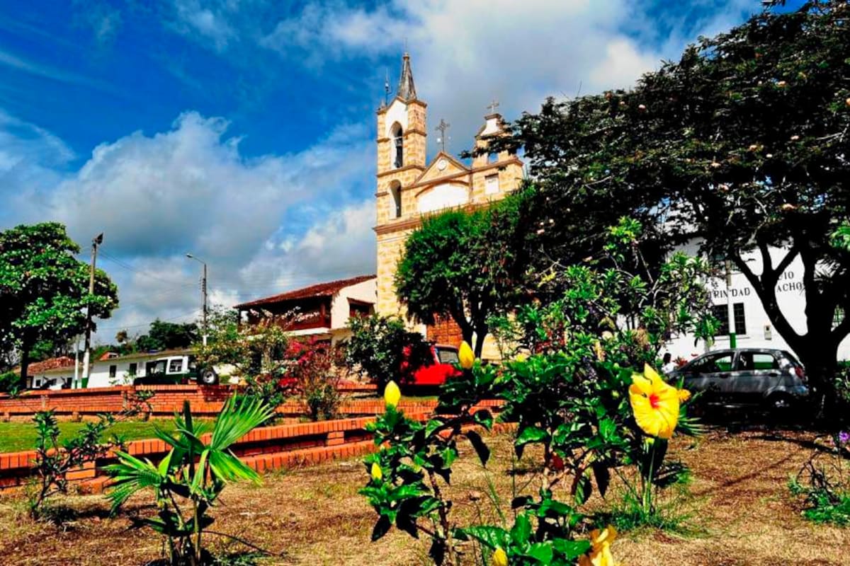 Vista del parque y la iglesia de Cite, que celebra 473 años de haber pisado estas tierras el Capitán Español Martín Galeano. (Foto: Luis Fernando Martínez Vargas/VANGUARDIA LIBERAL)