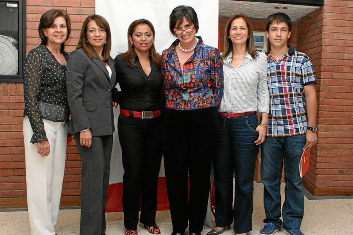 Yolanda Mantilla, Sonia Maldonado, Sonia Herrera, Elena Barreto, Doris Recaman y Santiago Riaño. (Foto: Mauricio Betancourt / VANGUARDIA LIBERAL)