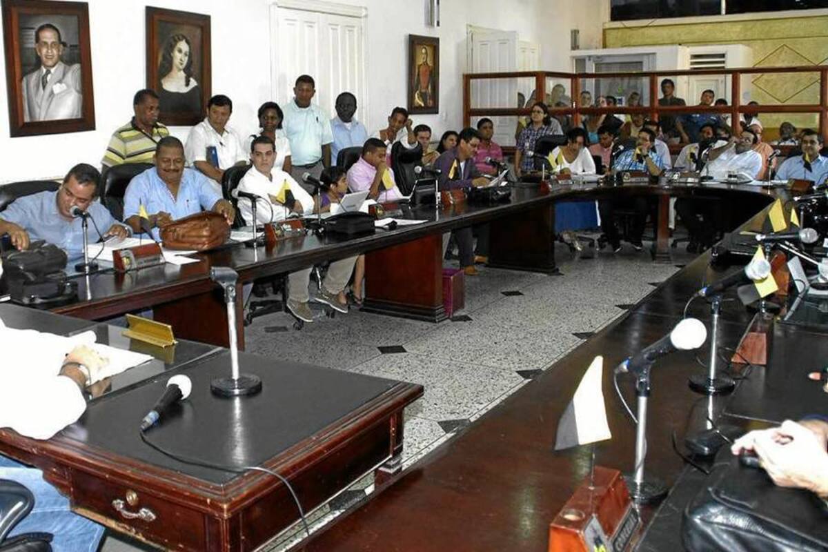 En medio de un acalorado debate, y tras haber transcurrido dos horas desde la hora de la citación, el presidente del Concejo de Barrancabermeja, Pedro Luis Gómez, aplazó para hoy el primer debate en plenaria del Plan de Desarrollo. (Foto: Edgar Pernett/VANGUARDIA LIBERAL)