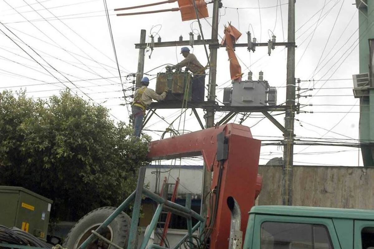 En desarrollo del proyecto ‘Buena energía para todos’ la Essa legalizó la conexión al servicio de energía a 349 familias del Puerto Petrolero. (Foto: Archivo/VANGUARDIA LIBERAL)