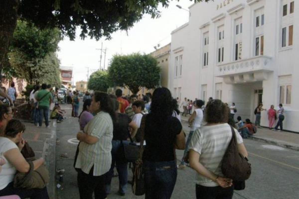 Luego de cuatro años de haberse dado un cese de actividades del orden nacional, al que los docentes oficiales de Barrancabermeja se unieron, el Ministerio Público favoreció a los docentes al archivar el caso que se abrió por el pago de sus salarios durante el paro.(Foto: Archivo/VANGUARDIA LIBERAL )