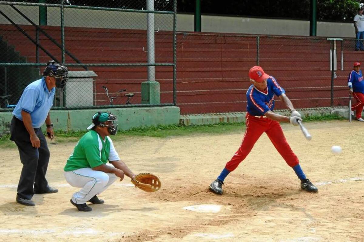 Buena presentación de despedida dio Mellizos en Torneo Regional de Softbol, pero no le alcanzó para salir victorioso frente Los Duros. (Foto: Emmanuel Pérez Ortegón/VANGUARDIA LIBERAL)
