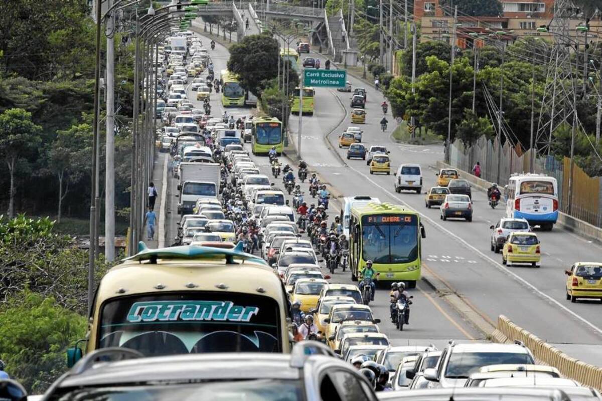 Inmovilizadas 51 motocicletas por invasión del carril exclusivo