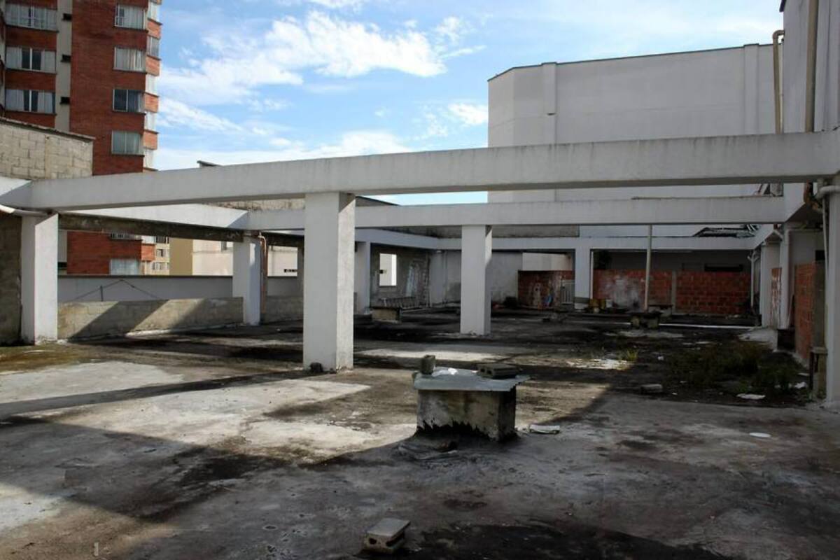 Abandono de predio municipal afecta estructura de Acrópolis (Foto: Nelson Díaz / VANGUARDIA LIBERAL)