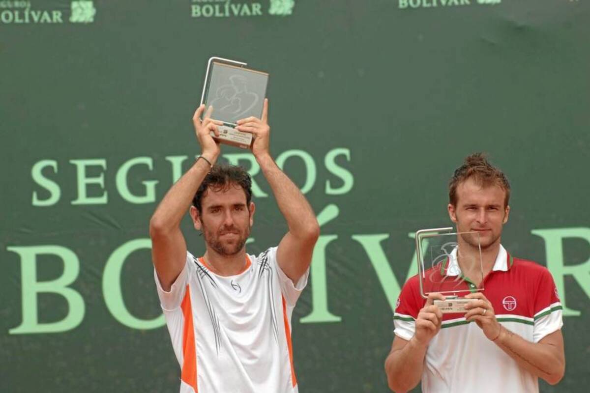 El tenista estadounidense Wayne Odesnik derrotó en la final del Challenger ATP Tour Seguros Bolívar Open de Bucaramanga al rumano Adrián Ungur con parciales de 6-1 y 7-6 y se convirtió en el octavo campeón de este certamen, que se disputa en las canchas de polvo de ladrillo del Club Campestre. (Foto: Jaime del Río / VANGUARDIA LIBERAL)