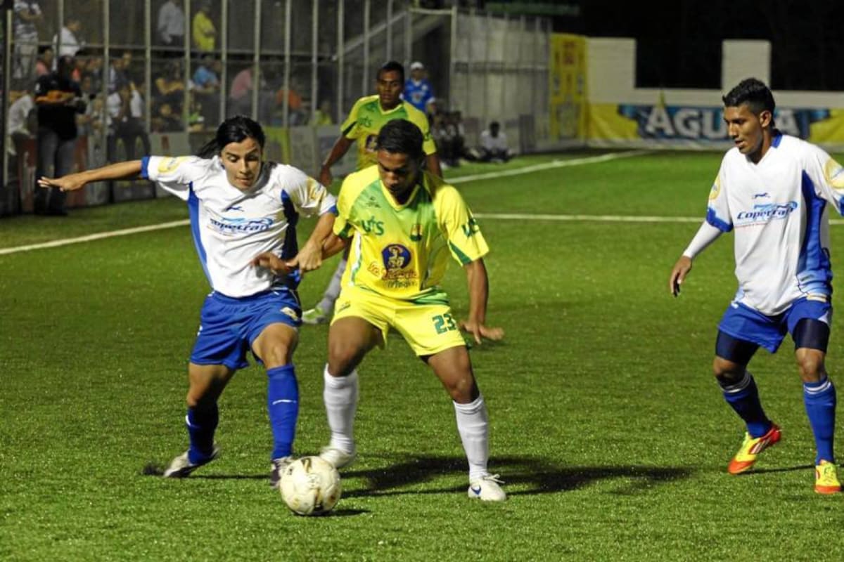 Sherman Cárdenas, quien hace una semana festejó el título de la Liga Postobón con Junior de Barranquilla, se convirtió en uno de los refuerzos de lujo de Copetran 70 Años en el 30° Torneo de la Cancha Marte. (Foto: Nelson Díaz / VANGUARDIA LIBERAL)