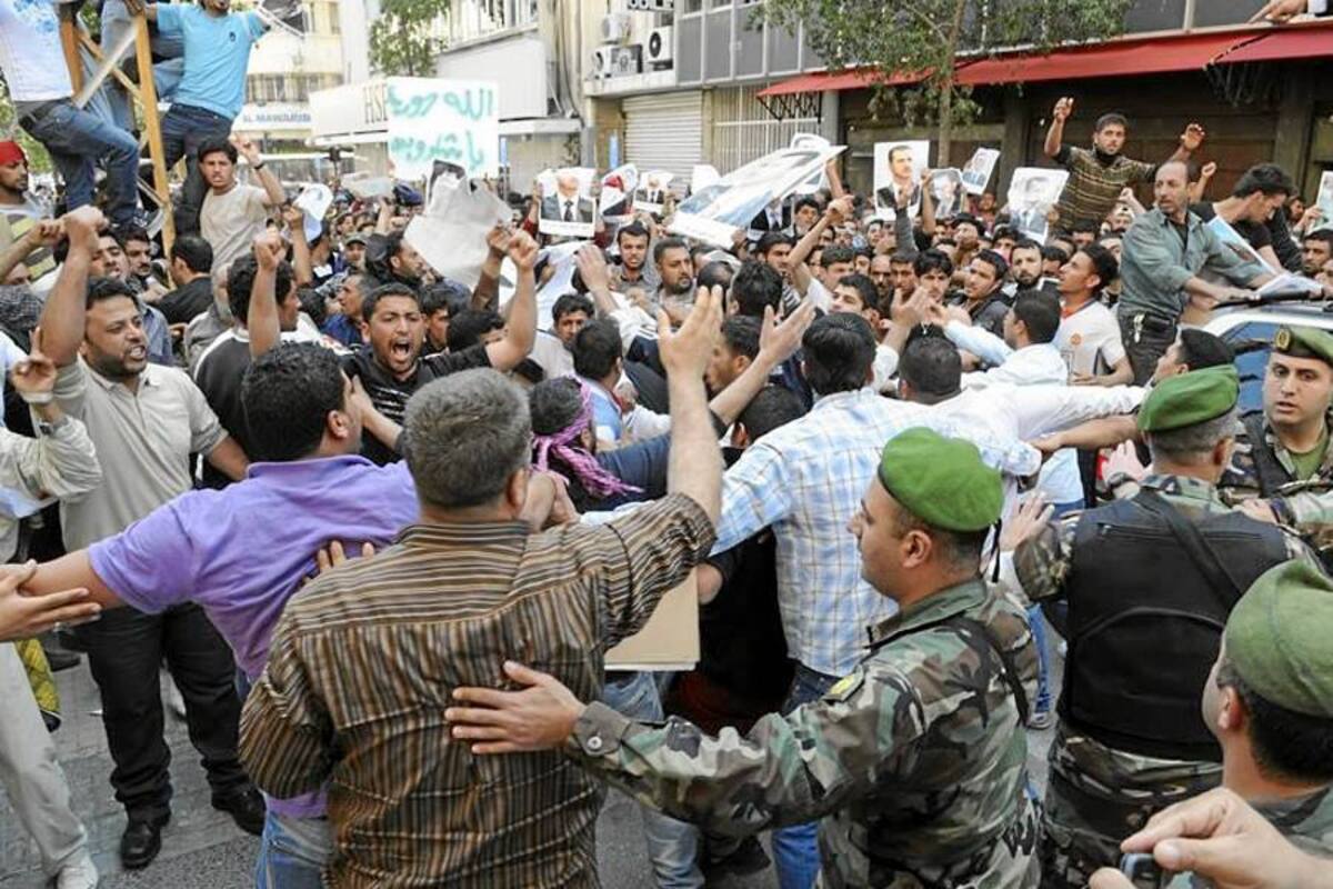Desde que comenzó la revuelta contra el régimen sirio en marzo pasado, más de 5.000 personas han perdido la vida por la represión de las protestas por las fuerzas de seguridad, según datos de la ONU. (Foto: EFE / VANGUARDIA LIBERAL )