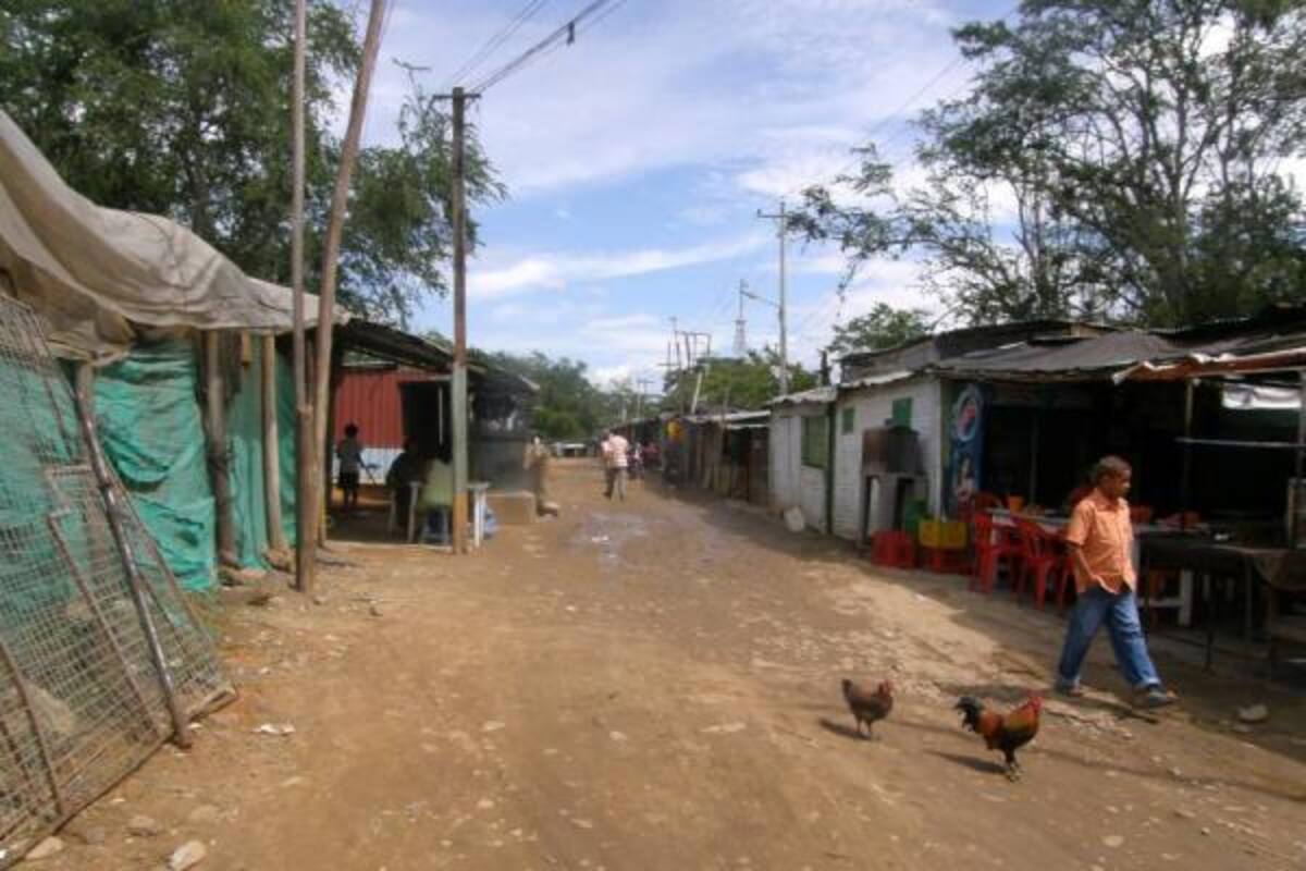 Algunos 'cambuches' de los barrios Convivir y Altos de Andina ya han sido desmontados pues varias familias se han trasladado a sus nuevas viviendas en Ciudadela Nuevo Girón.(Foto: Archivo / VANGUARDIA LIBERAL )