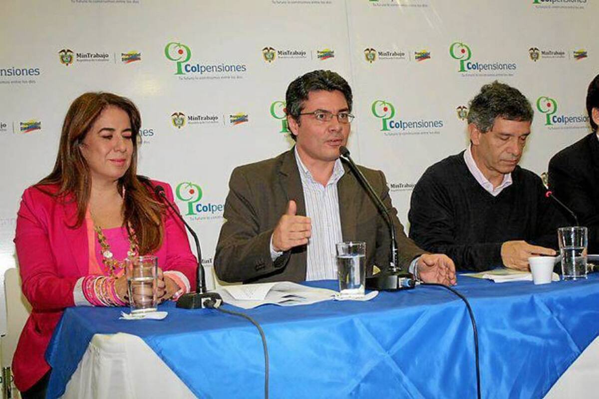La Directora del ISS, Silvia Ramírez; el ministro de Salud y Protección Social, Alejandro Gaviria; y el ministro de Trabajo, Rafael Pardo, en la apertura de Colpensiones. (Foto: Colprensa/VANGUARDIA LIBERAL)