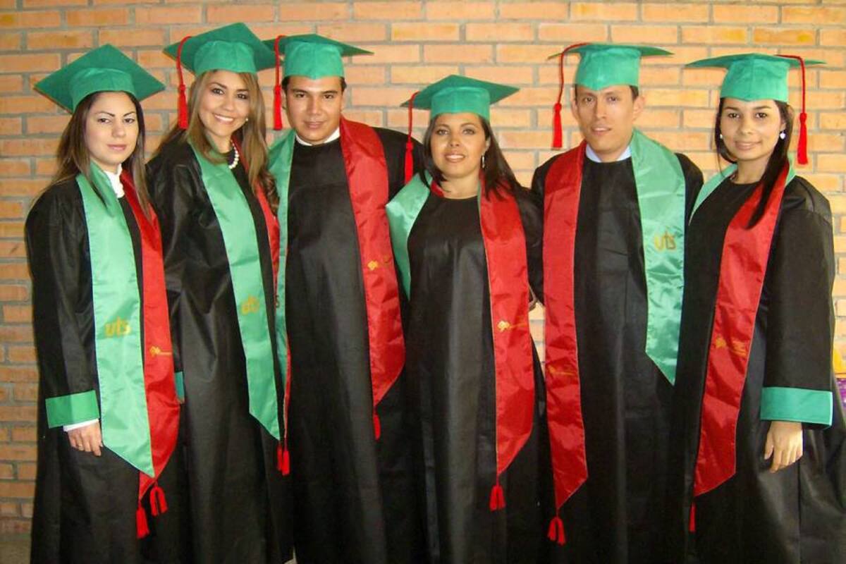 Tecnólogos en Administradores de Empresas: Jenny Enrique, Andrea Sierra, Fabián Suárez, Kelly Johanna Ortiz, Hugo Becerra y Nohórida Rocío Arciniegas. (Foto: Suministrada/ VANGUARDIA LIBERAL )