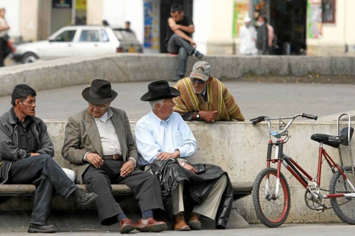 El número de pensionados ha disminuido y Petro busca con la reforma pensional, aumentar la edad para lograr la pensión en los trabajadores. Foto: VANGUARDIA