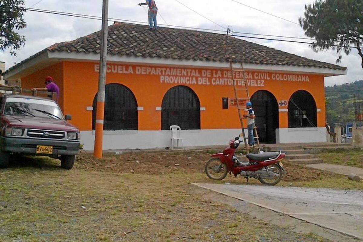 Estas son las instalaciones que fueron cedidas por la administración municipal de Barbosa, para que funcione la Escuela Departamental de la Defensa Civil Cantón de Vélez. (Foto: Luis Fernando Martínez V./VANGUARDIA LIBERAL)