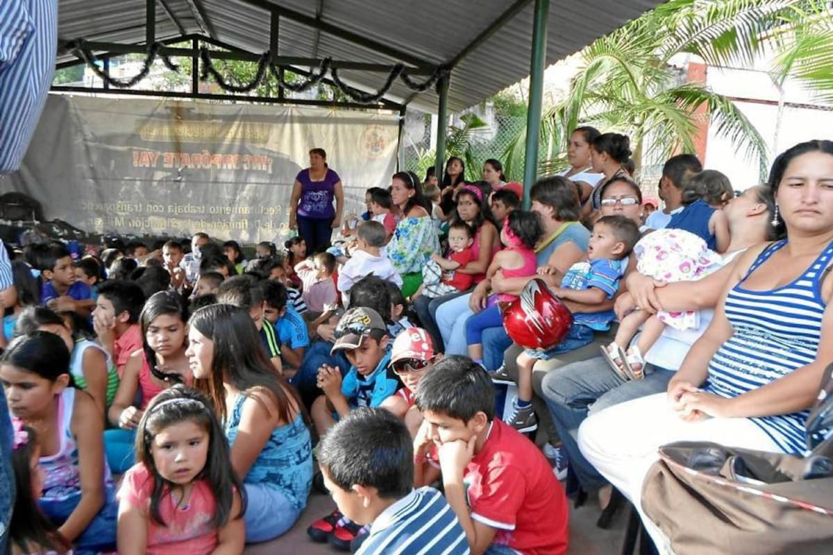 Jornadas desarrolladas por el grupo Jets de Barbosa en el Distrito Militar No 49, atendiendo a los menores de escasos recursos y a los habitantes de la calle. (Foto: Suministrada /VANGUARDIA LIBERAL)