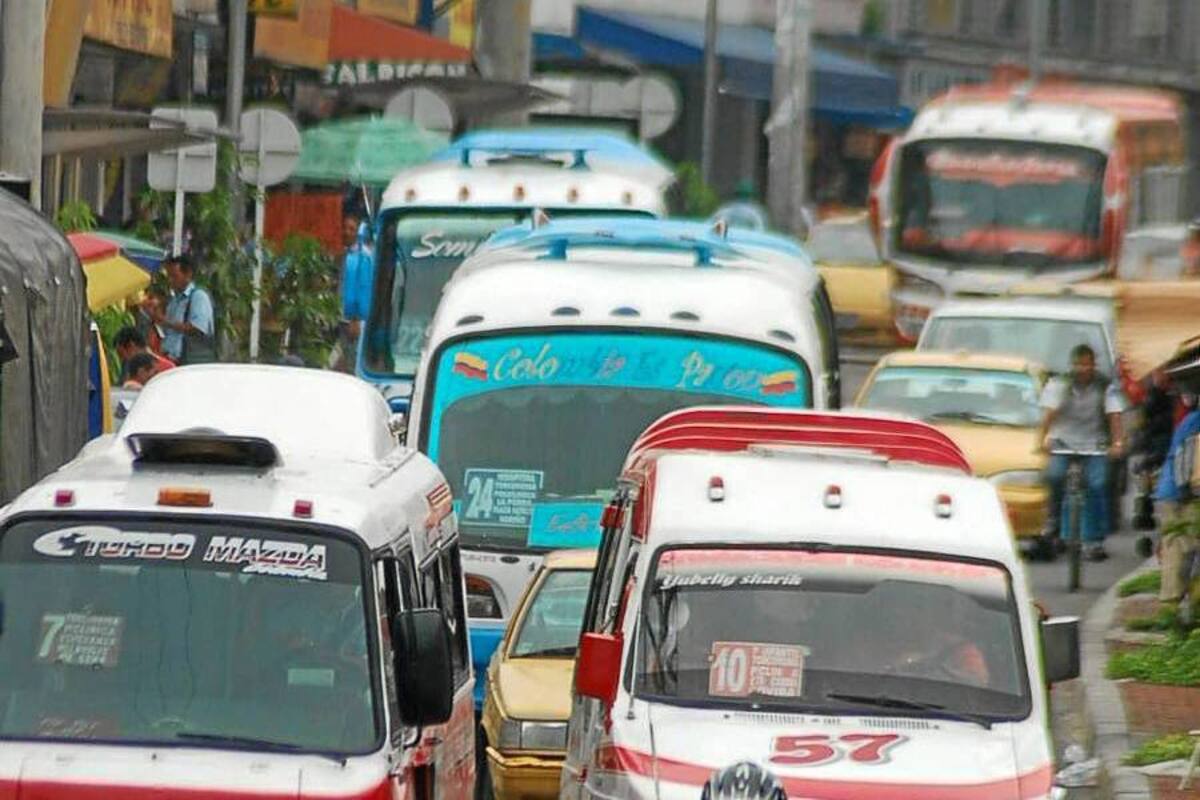 Los transportadores aún no están autorizados para elevar el costo del transporte público. El costo del pasaje en buseta es de $1.450 y la carrera mínima de taxi cuesta $3.500. (Foto: Edgar Pernett/VANGUARDIA LIBERAL)