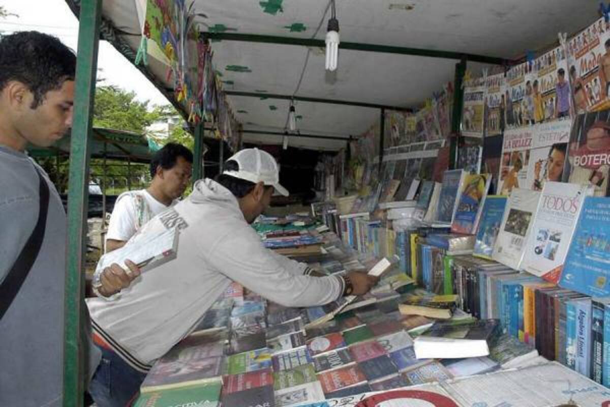 Aunque los avances tecnológicos como la Internet han desplazados los libros de papel por los virtuales, en el Puerto Petrolero se mantienen tradiciones como la realización de la Feria del Libro, que ya supera los 20 años. (Foto: Edgar Pernett/VANGUARDIA LIBERAL)