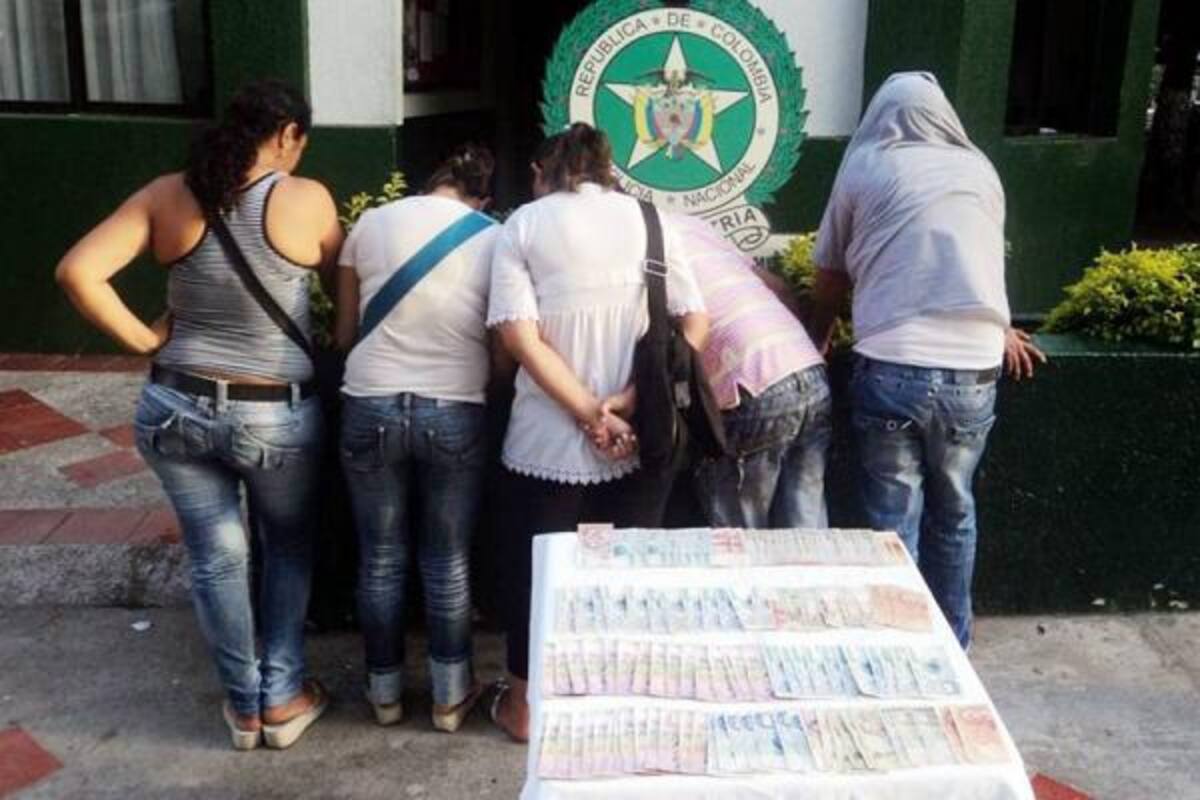 Efectivos de la Policía Nacional desarticuló una banda de asaltantes que presuntamente utilizaba a un menor para hurtar dinero y joyas en establecimientos comerciales.(Foto: Suministrada/VANGUARDIA LIBERAL )