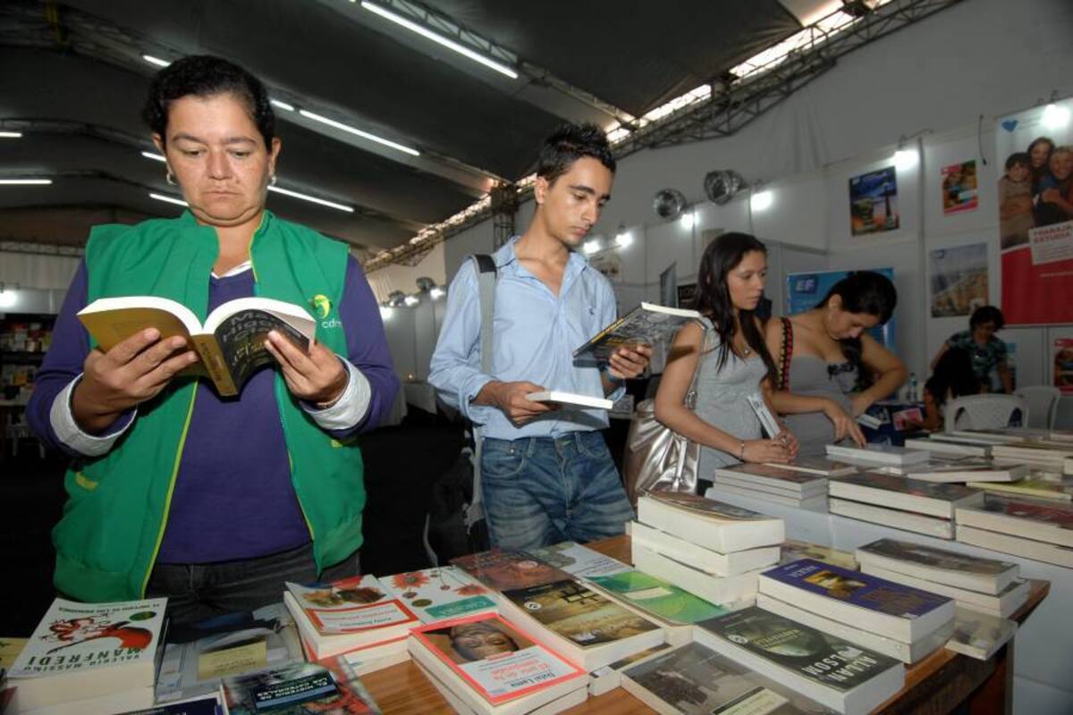 Ulibro 2011 dispone de 89 stands y cuenta con la participación de 78 expositores, quienes representan a más de 250 fondos editoriales. (Foto: Jaime Del Río Quiroga / VANGUARDIA LIBERAL)