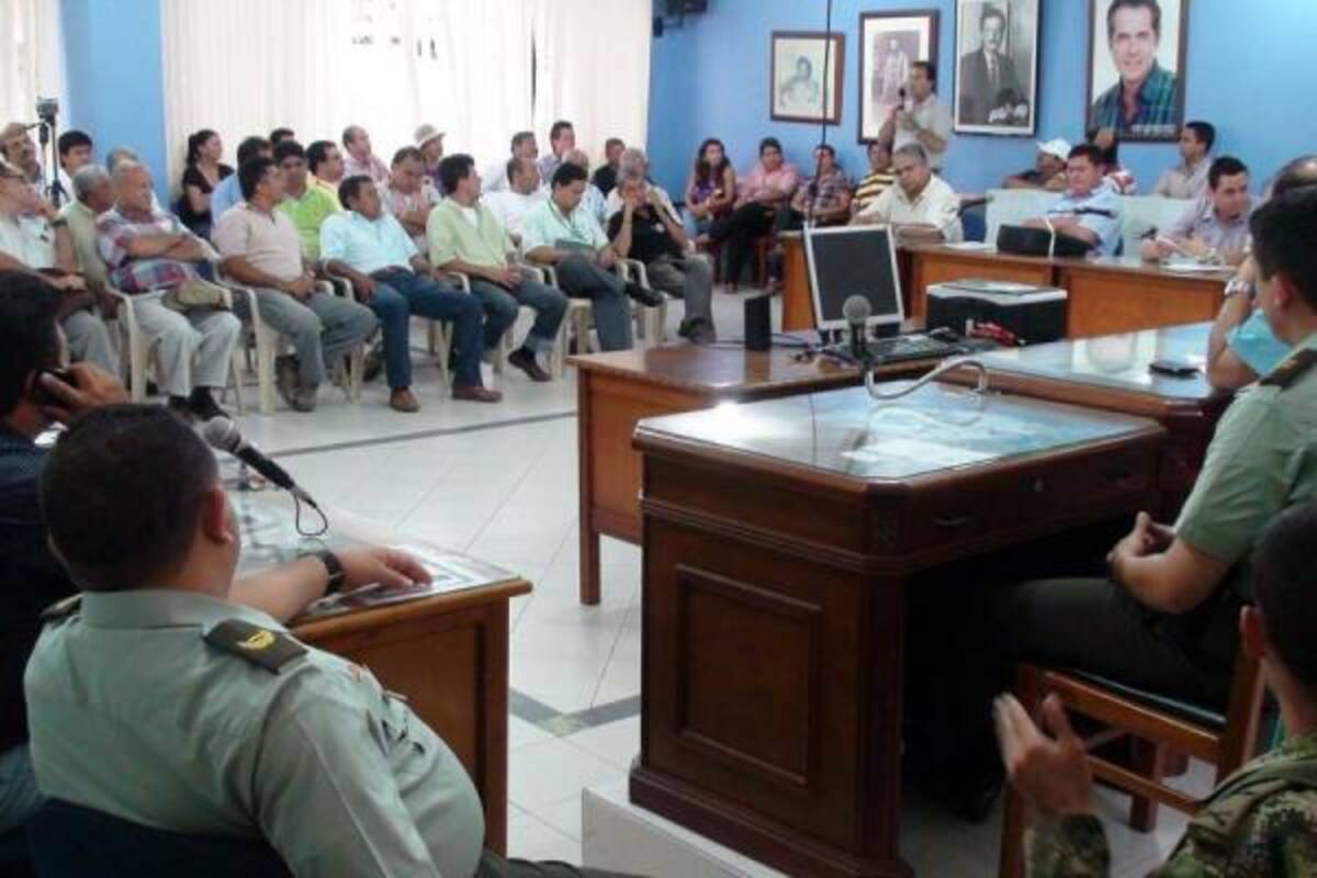 En el encuentro desarrollado en el Concejo se contó con la presencia de la Policía de Tránsito y Transporte y representantes de los diferentes gremios económicos de la región. Igualmente, el viernes en el Teatro Manuela Beltrán se convocó a una segunda reunión relacionada con la vía. (Foto: Nancy Gómez/VANGUARDIA LIBERAL)
