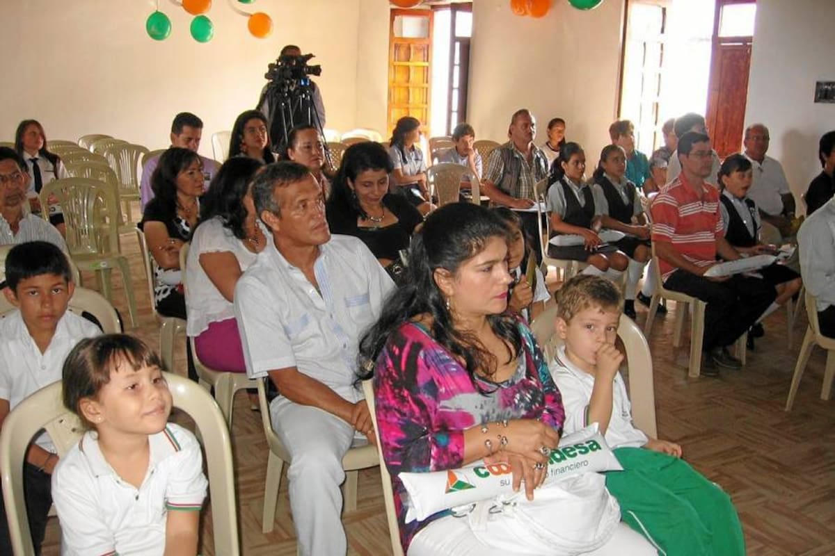 La clausura tuvo lugar en el auditorio de Juriscoop, con asistencia de los rectores y coordinadores de los colegios. (Foto: Nancy Milena Gómez /VANGUARDIA LIBERAL)