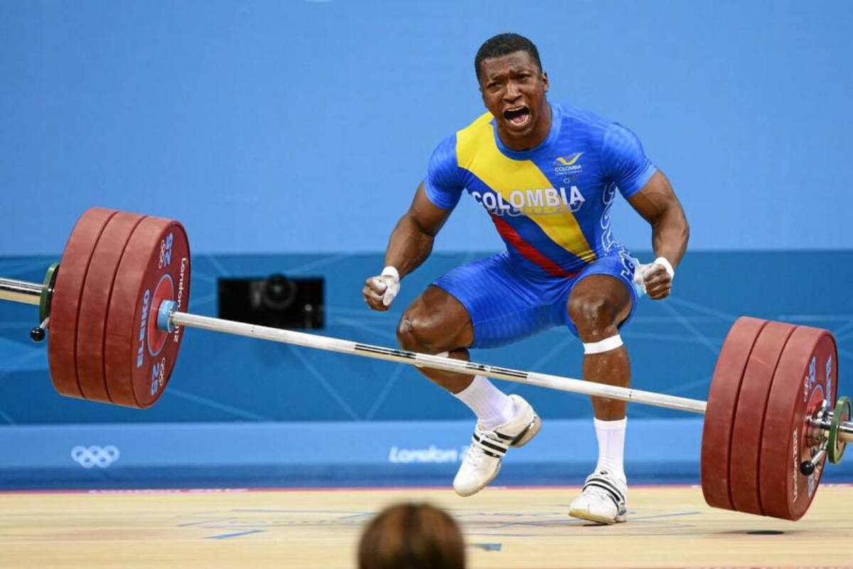 Al podio de los vencedores subió el colombiano Óscar Figueroa para reclamar la medalla de plata. (Foto: FOTOS EFE y AFP / VANGUARDIA LIBERAL)