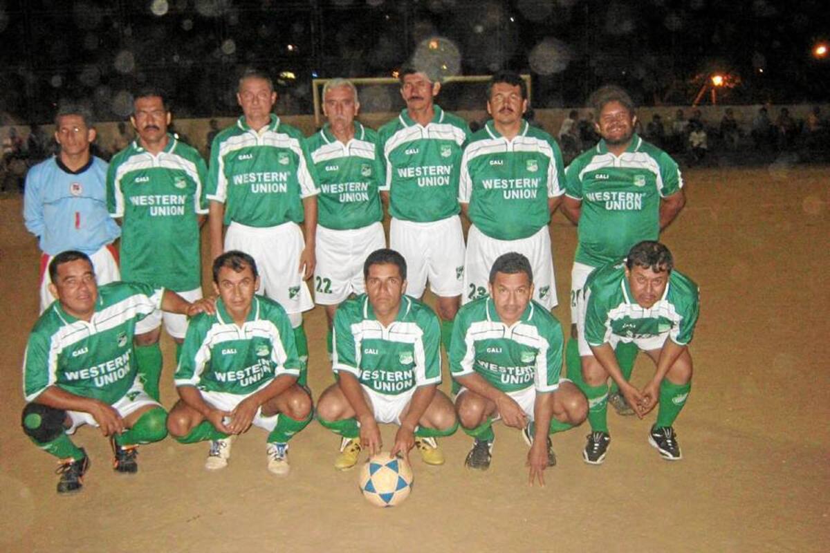 Los partidos se juegan en la cancha de futbolito del barrio Ciudad Valencia de Floridablanca. (Foto: Suministrada/VANGUARDIA LIBERAL)
