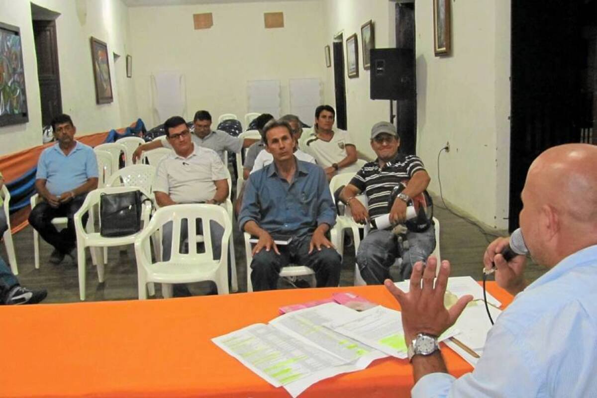 Aspectos de la primera convocatoria a clubes deportivos para conformar la comisión municipal de fútbol. En la segunda convocatoria se logro la conformación con siete miembros. (Foto: Suministrada / VANGUARDIA LIBERAL)
