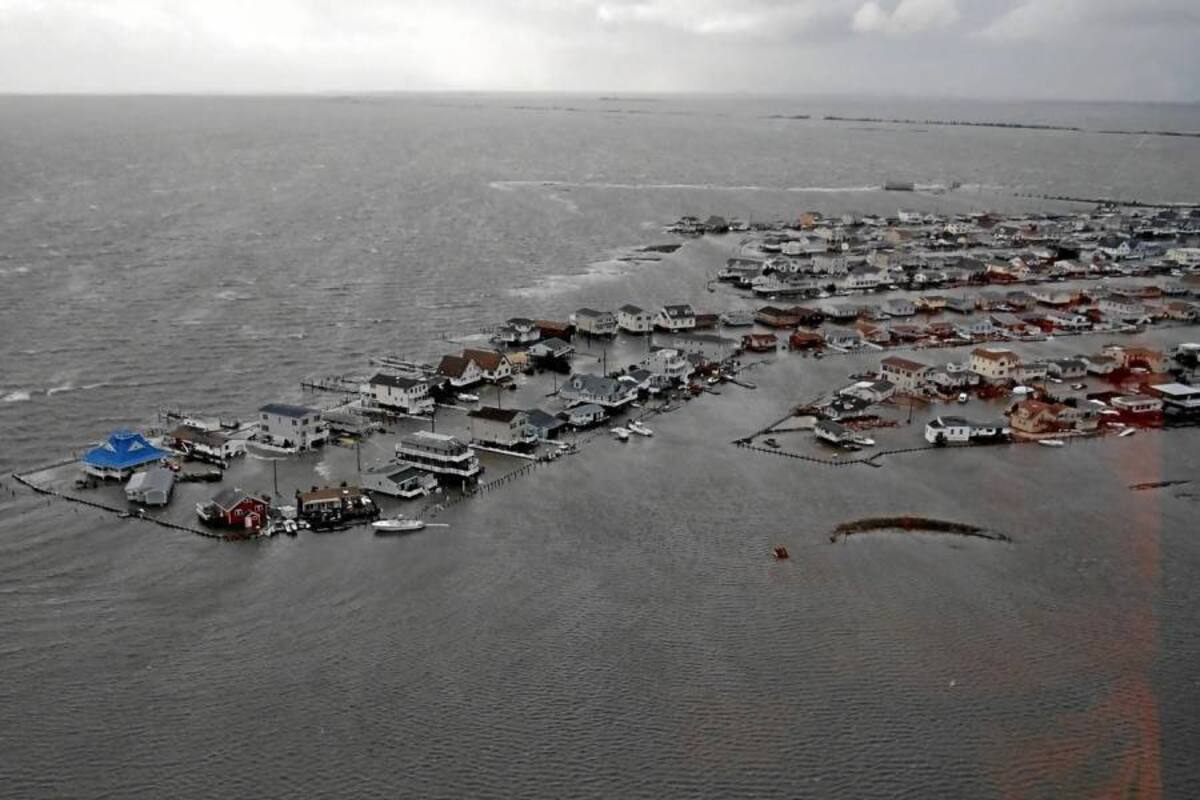 En Nueva Jersey, las aguas rompieron un dique y amenazaban tres pueblos en el condado de Bergen, a pocos kilómetros de Nueva York, indicó la Policía. Esta vista aérea muestra la magnitud de las inundaciones en ese estado de la costa este de EU. (Foto: AFP / VANGUARDIA LIBERAL)