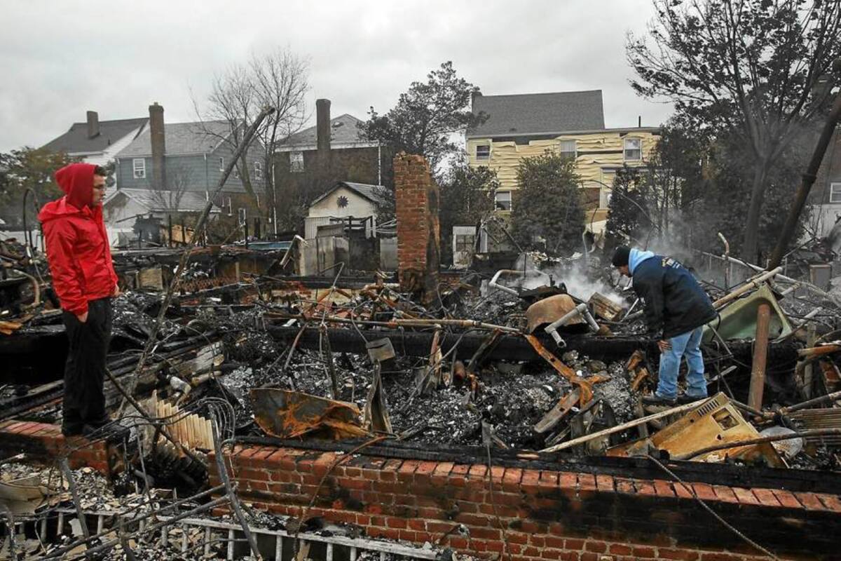 Un incendio destruyó 80 viviendas en el barrio Queens en Nueva York, sacudido por la embestida de la tormenta Sandy. (Foto: AFP / VANGUARDIA LIBERAL)