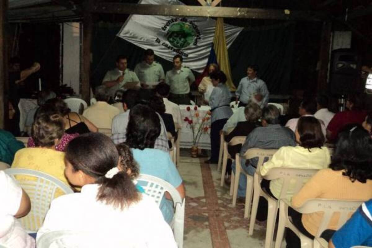 El pasado jueves se reunieron los nuevos líderes de la Escuela de Convivencia Ciudadana del barrio La Castellana de Floridablanca. (Foto: Suministrada/VANGUARDIA LIBERAL )