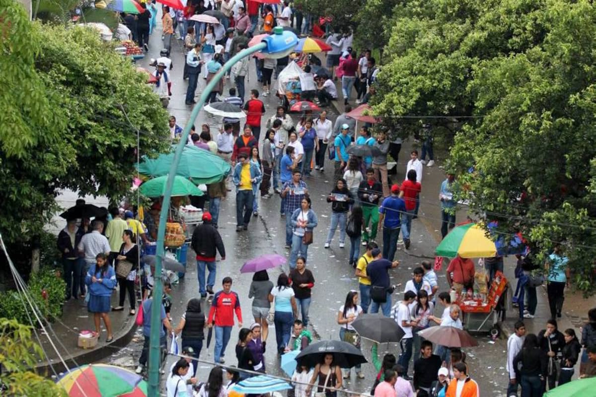 Aunque las elecciones en Santander estuvieron pasadas por lluvia, escrutado el 99% la Registraduría mostraba que el 62% de los votantes participó en las urnas. (Foto: Javier Gutiérrez / VANGUARDIA LIBERAL)