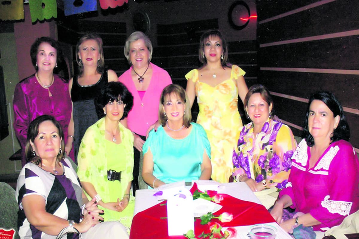 Blanca Ortiz de Cardozo, Martha García, Rosalba Arias de Martínez, Elide Castillo de Porras, Mireya Díaz de Lagos, Amelia Santamaría de Pardo, Nohora Bautista, Beatriz Camacho y Zoraida Cuan de Morán. (Foto: Suministrada/ VANGUARDIA LIBERAL)