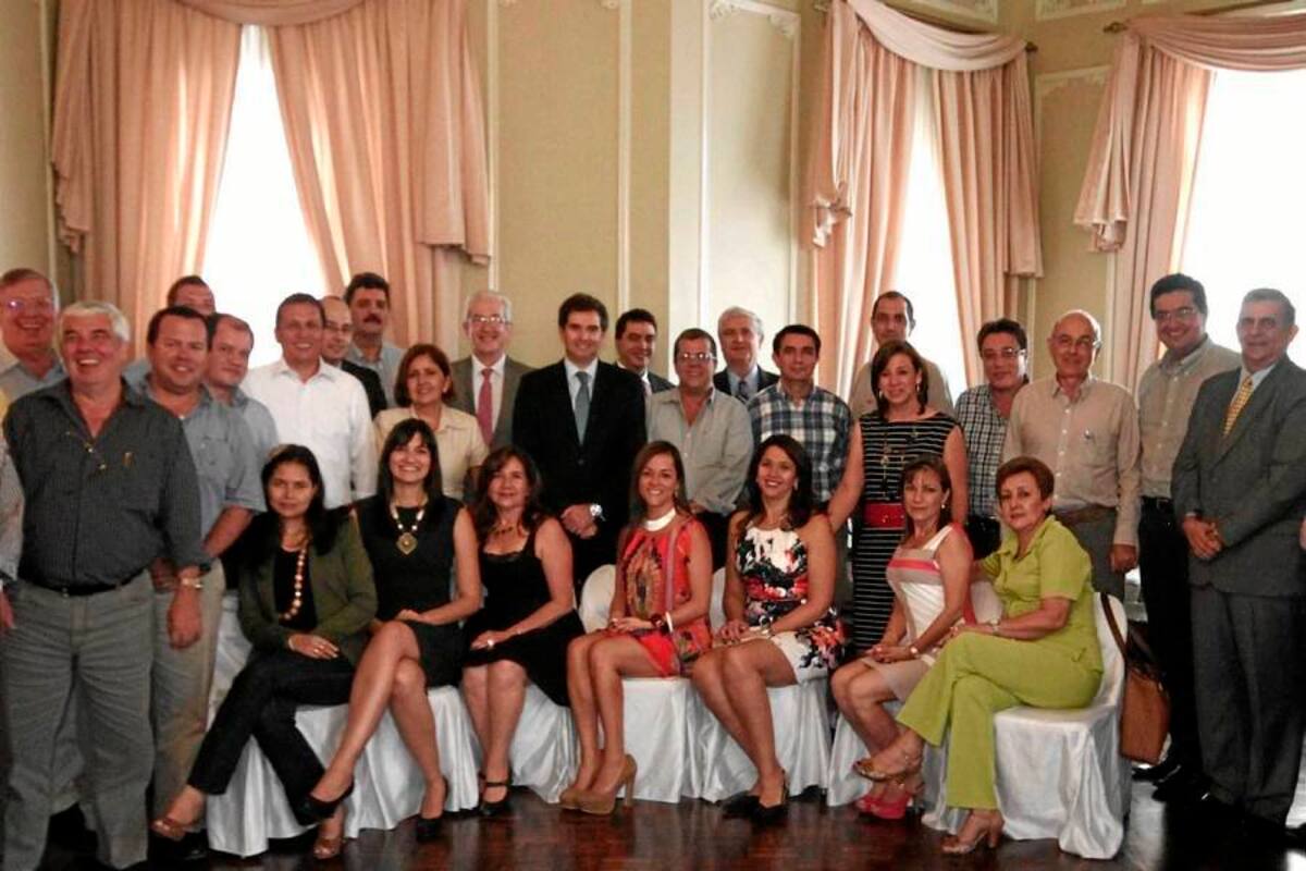 Jenny Tamayo, Sandra Blanco, Socorro Ruiz, Lucía Ángel, Nicole Nassar, Margarita Plata, Nelly Cote, Jaime de la Cruz, Pedro Sánchez, Wilson Mora, Pedro Méndez, Carlos Ojeda, José Gabriel Carreño, Adolfo Botero, Marina Falla, José Gabriel Rincón, Ignacio Borja, Álvaro Ordoñez, Gustavo Soto Puyana, José Luis Díaz, Ludwig Stünkel, Sol Álvarez, Alejandro Consuegra, Carlos Gómez, Julián Nieto, Hernán Durán, Diego Pinto y Pedro Sánchez. (Foto: Suministrada/ VANGUARDIA LIBERAL)