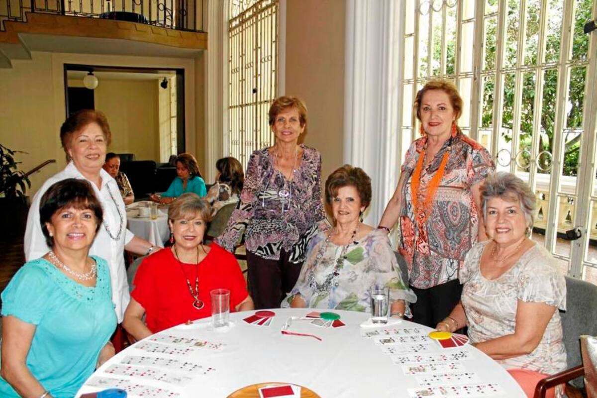 Martha de Cuadros, Mercedes de Álvarez, Nohora de Tassinari, Mercedes de Hazbon, Gloria Ojeda, Esperanza Aristizábal de Gómez y Blanca de Pinilla. (Foto: Nelson Díaz/ VANGUARDIA LIBERAL)