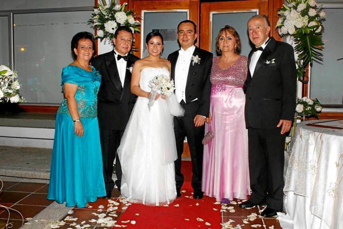 Yolanda Osma de López, Orlando López Vera, Diana Patricia López, Juan Pablo Santana Garcés, Laura Janeth Garcés y Pablo Santana. (Foto: Mauricio Betancourt/ VANGUARDIA LIBERAL)
