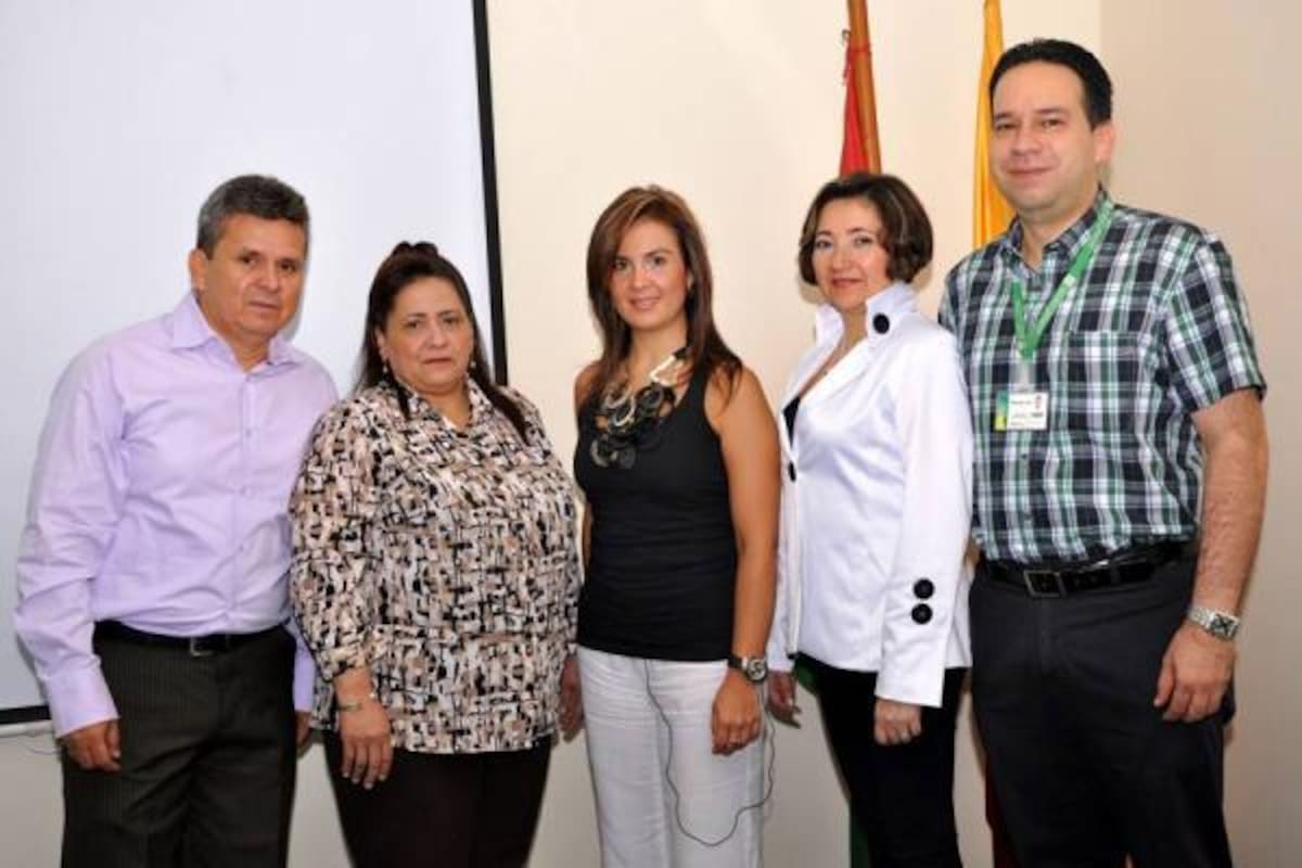 Reynaldo D'silva, Jefe de Gestión de Ingresos; Claudia Mantilla, Tesorera; Ana Milena Alfonzo Amaya; Secretaria de Hacienda, Ana Doris Chinchilla, Jefe de Presupuesto; y Ludwin Morales, Jefe de Contabilidad.(Foto: Suministrada/VANGUARDIA LIBERAL )
